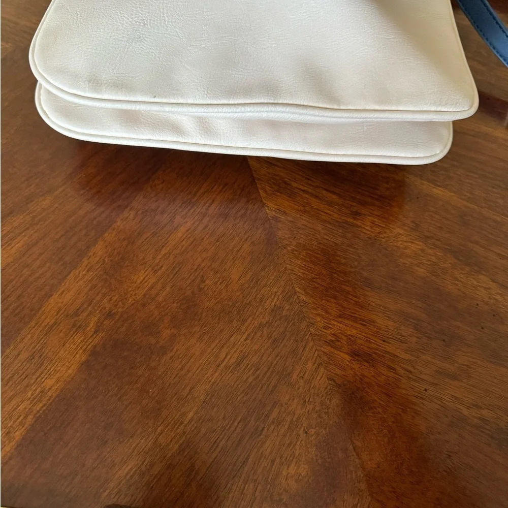 NWT Alyssa Double Compartment Dual Tone Crossbody Medium-Large. Blue and Cream - Picture 9 of 10